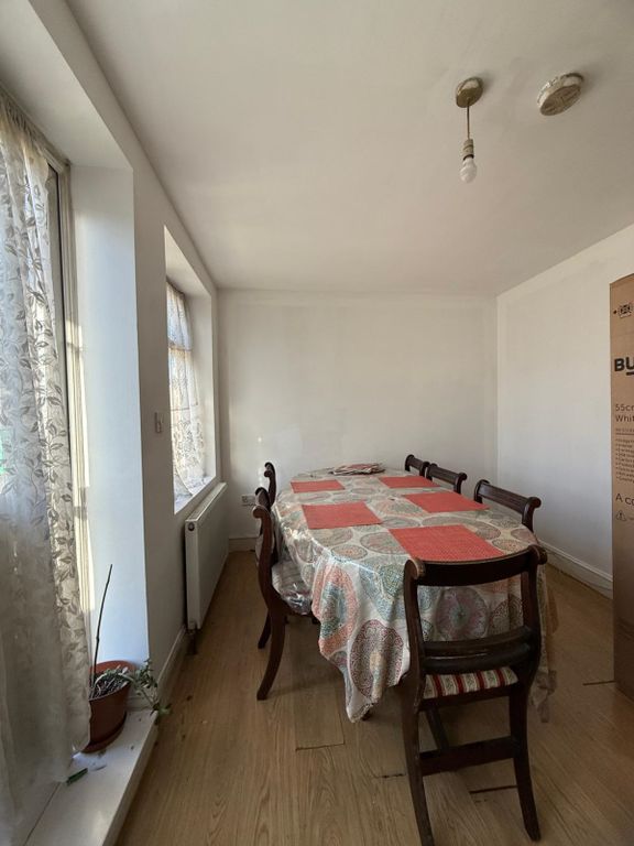 Property photo 3 of 13 06Acb693-d4c9-497B-Ba8A-5721A9c72F52