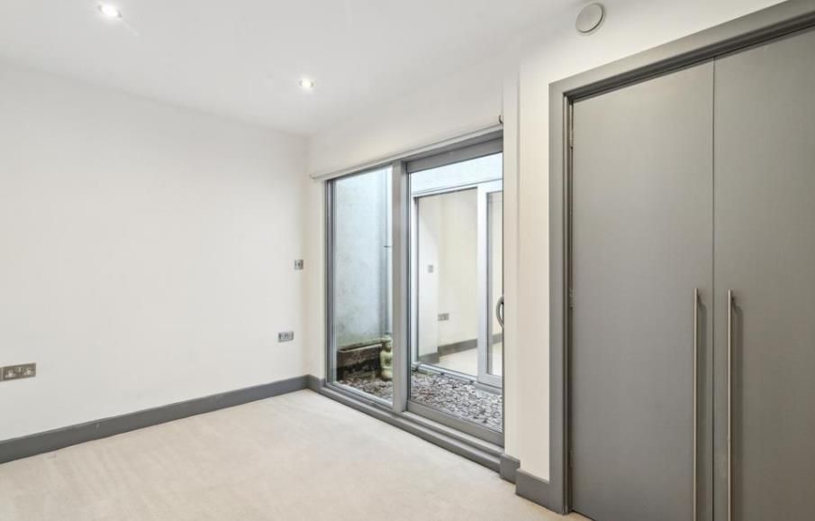 Property photo 3 of 7 47 Huntsworth Mews 3 14.10.Png