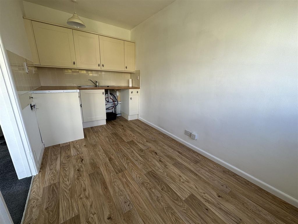 Property photo 2 of 9 Kitchen A.Jpeg