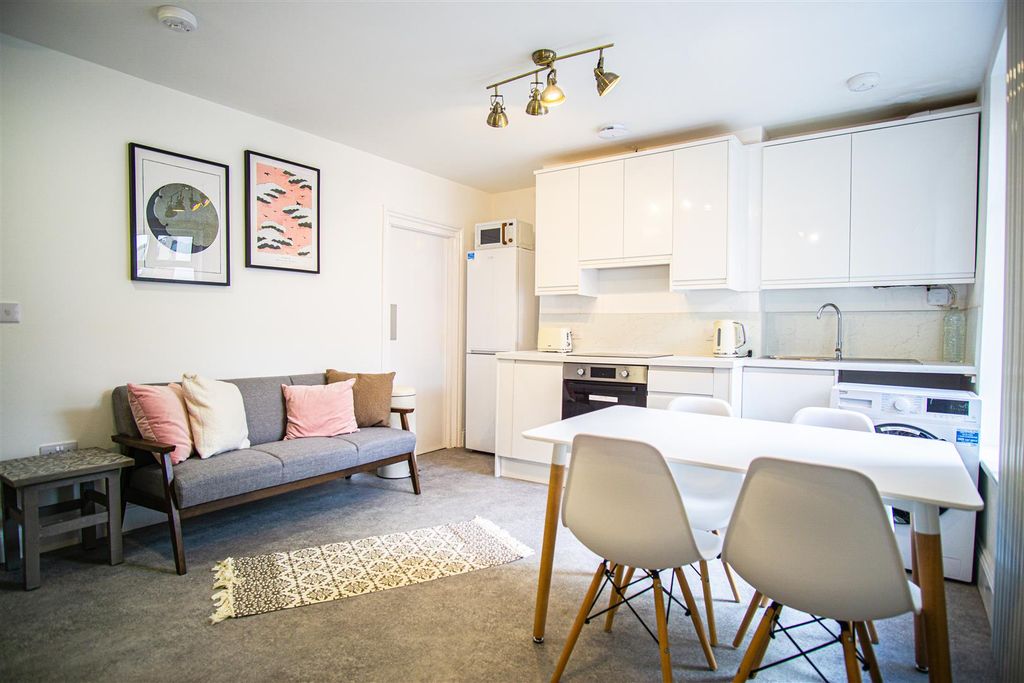 Property photo 3 of 15 Reception / Kitchen