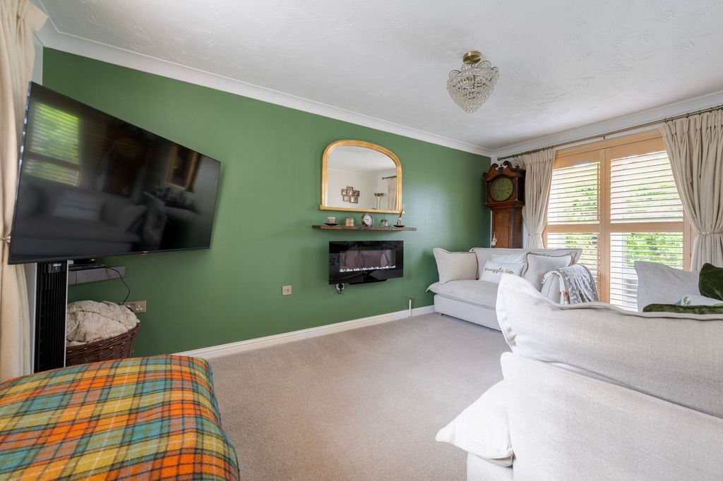 Property photo 1 of 21