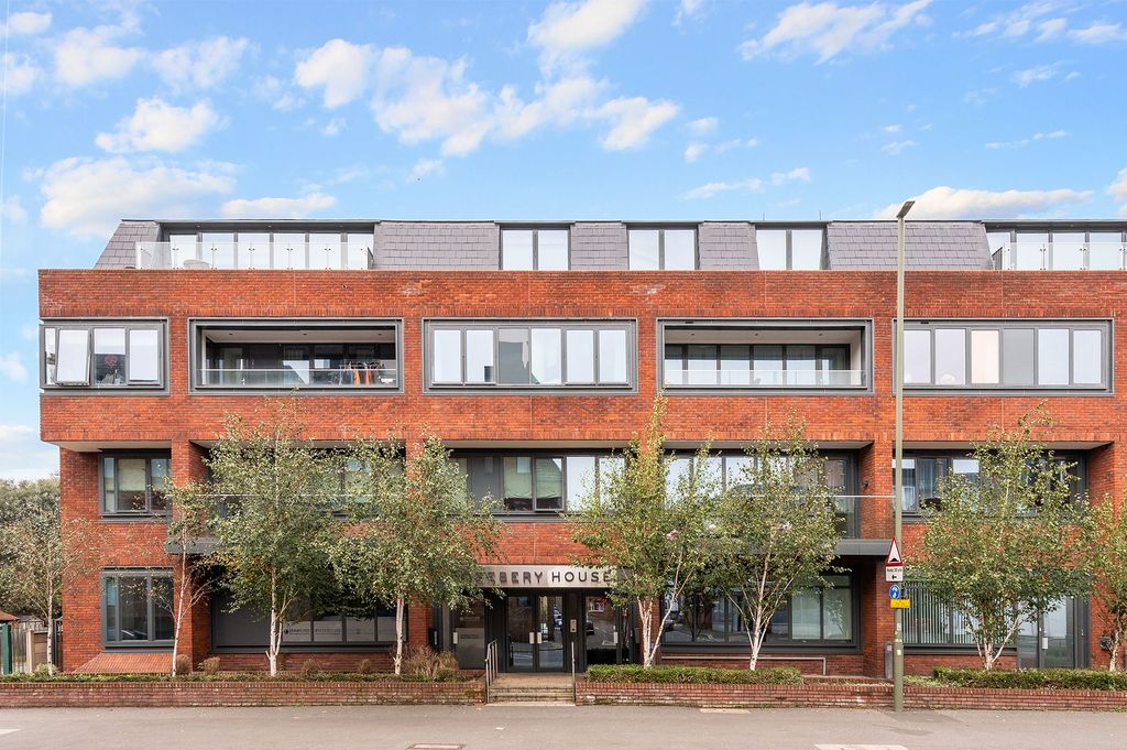 Property photo 1 of 12 Rosebery House, Kt17 1Bp