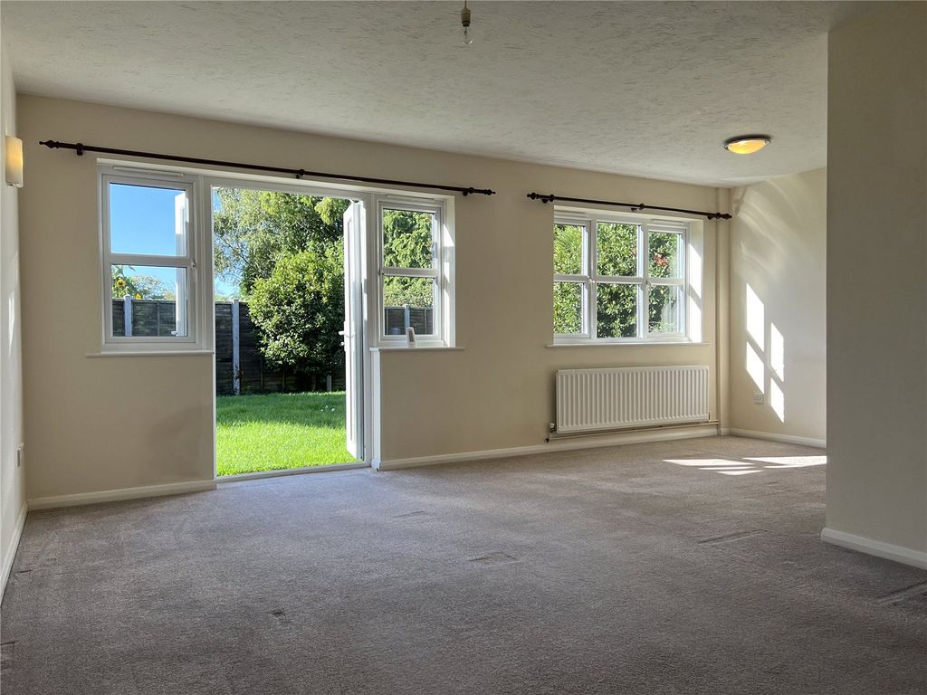 Property photo 2 of 9 Sitting/Dining Room