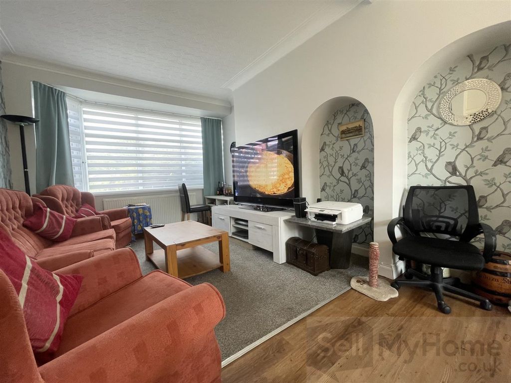 Property photo 2 of 14 Lounge