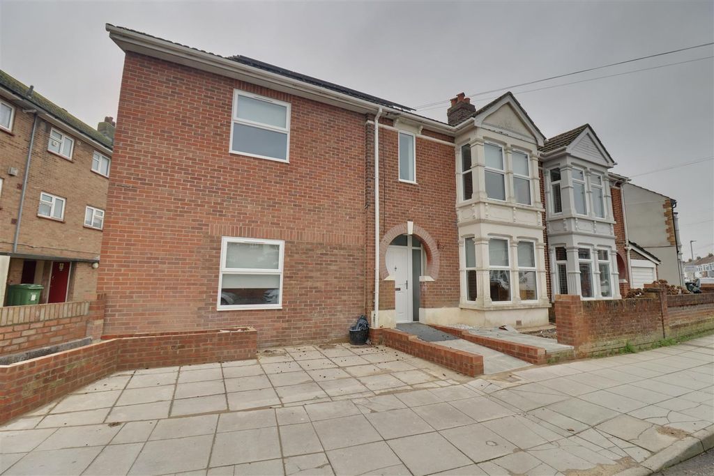 Property photo 1 of 17 E692A1E9-C5D7-4BA9-9A12-Fa673B8C7CD8_1_201_A.Jpeg