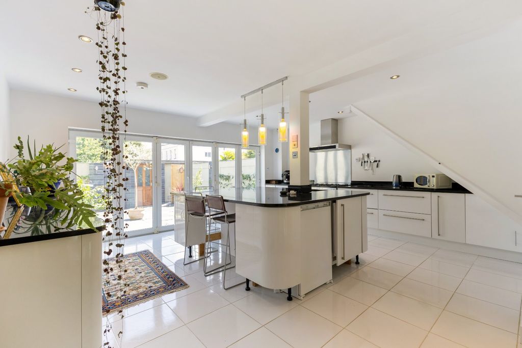 Property photo 2 of 15 Kitchen