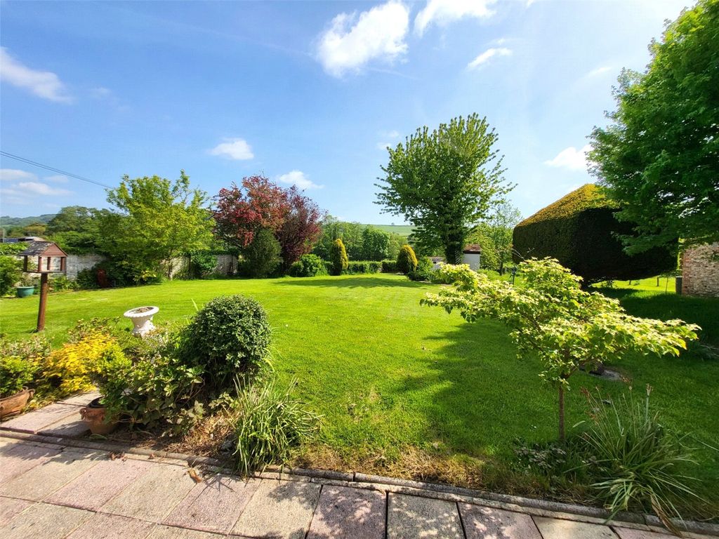 Property photo 2 of 20 Garden