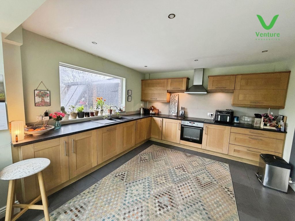 Property photo 2 of 23 Pbox-Img.Jpeg