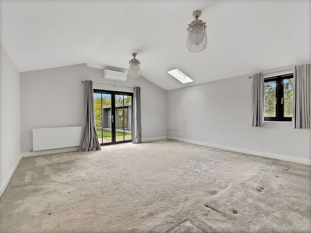Property photo 3 of 21