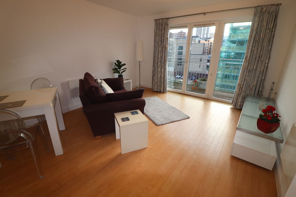 Property photo 3 of 8 Photo 03