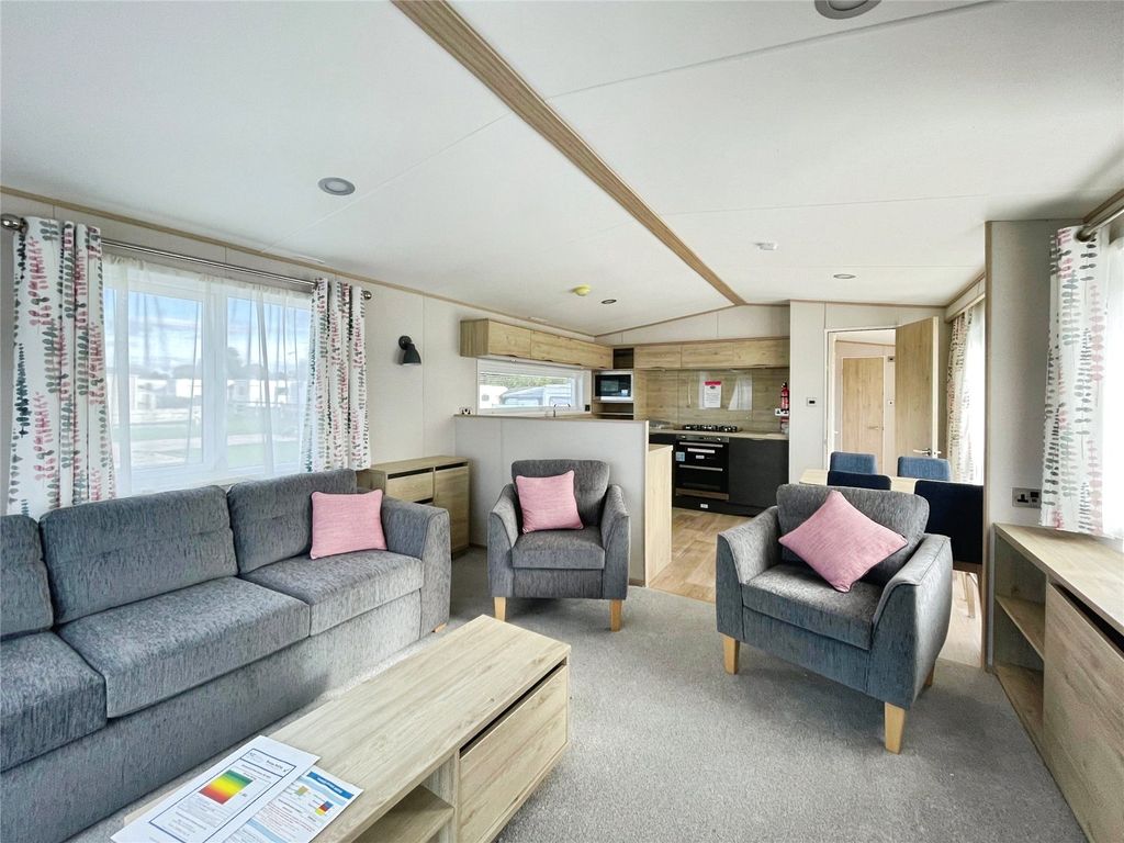 Property photo 3 of 14 Picture No. 11