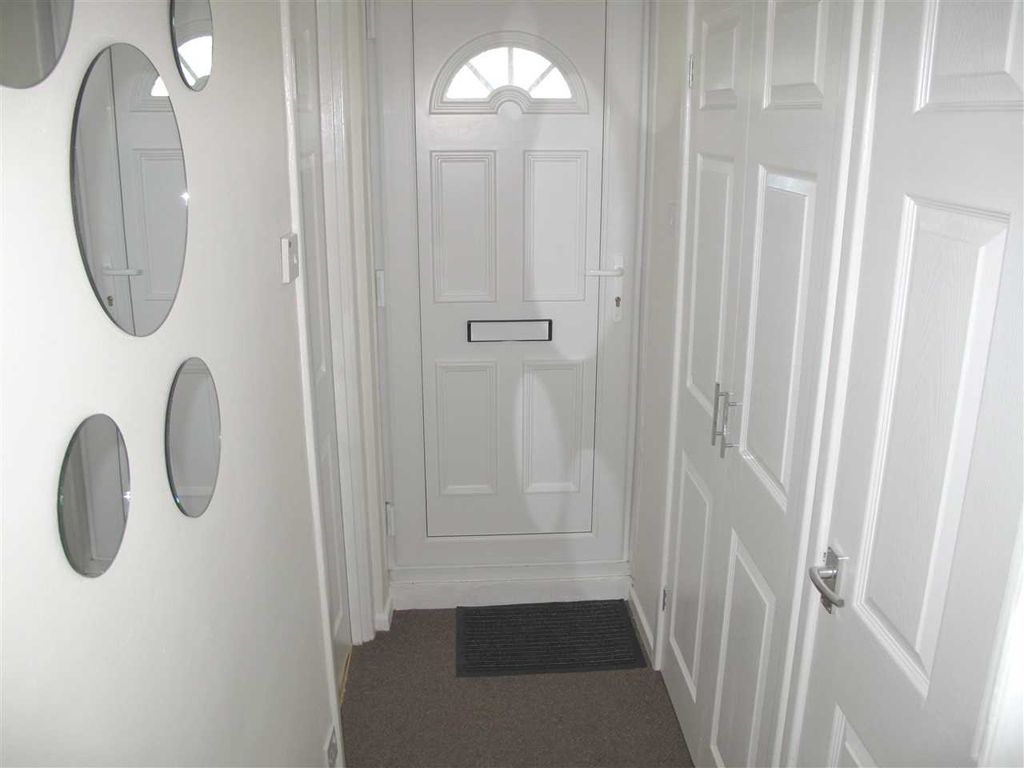 Property photo 3 of 6 Hall