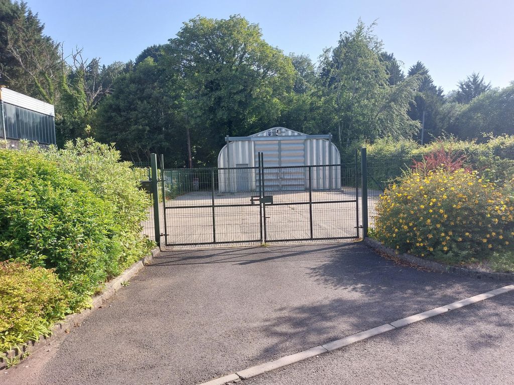 Property photo 1 of 8 Light Industrial Unit & Secure Yard