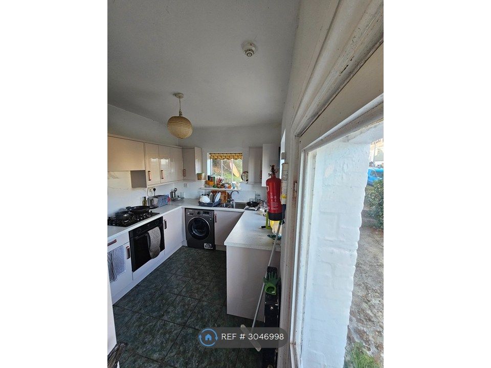 Property photo 3 of 6 Kitchen