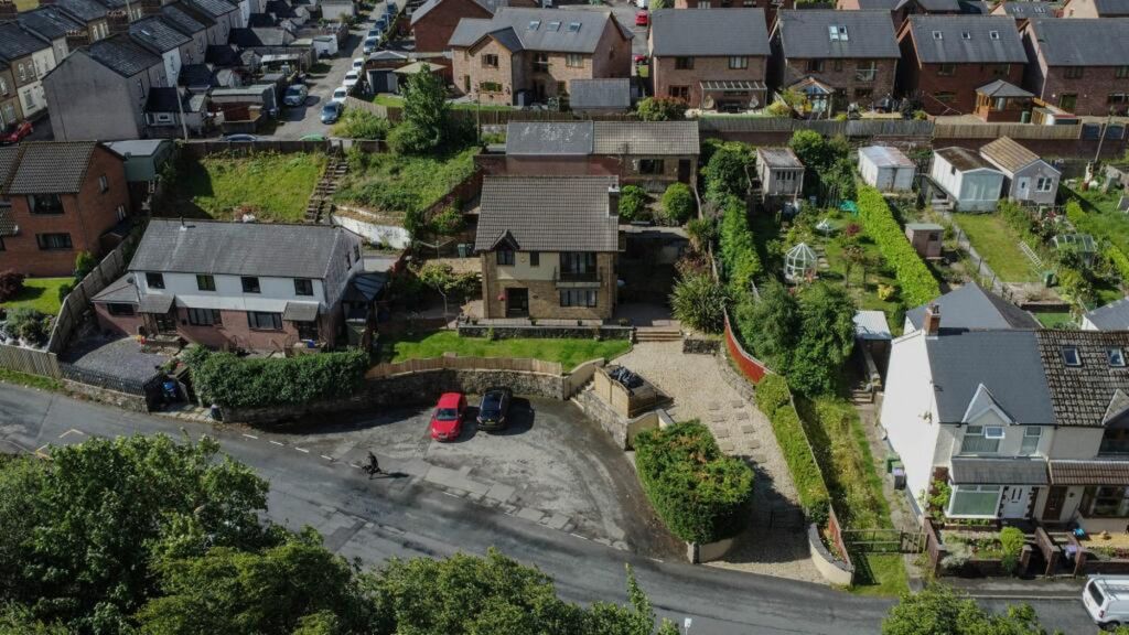 Property photo 2 of 29