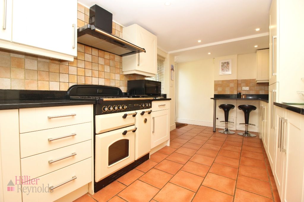 Property photo 2 of 31 Kitchen