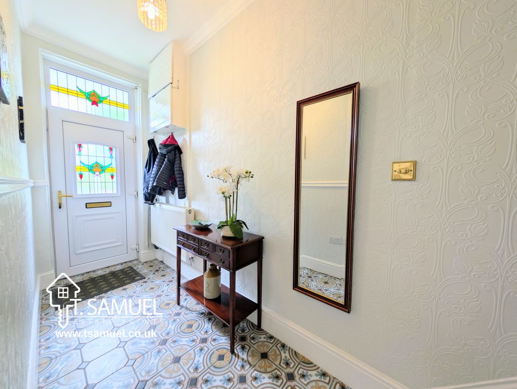 Property photo 3 of 32 Hallway