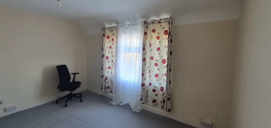 Property photo 3 of 11 Bedroom