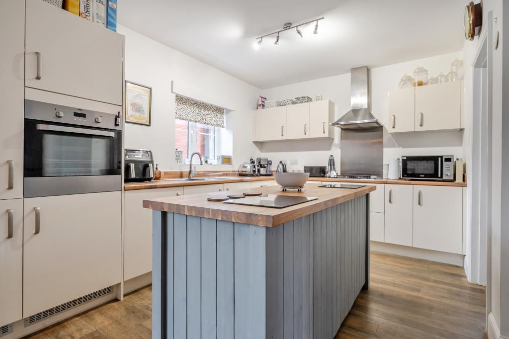 Property photo 3 of 15 Kitchen