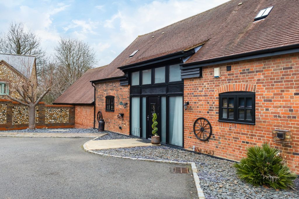 Property photo 2 of 30 4904515