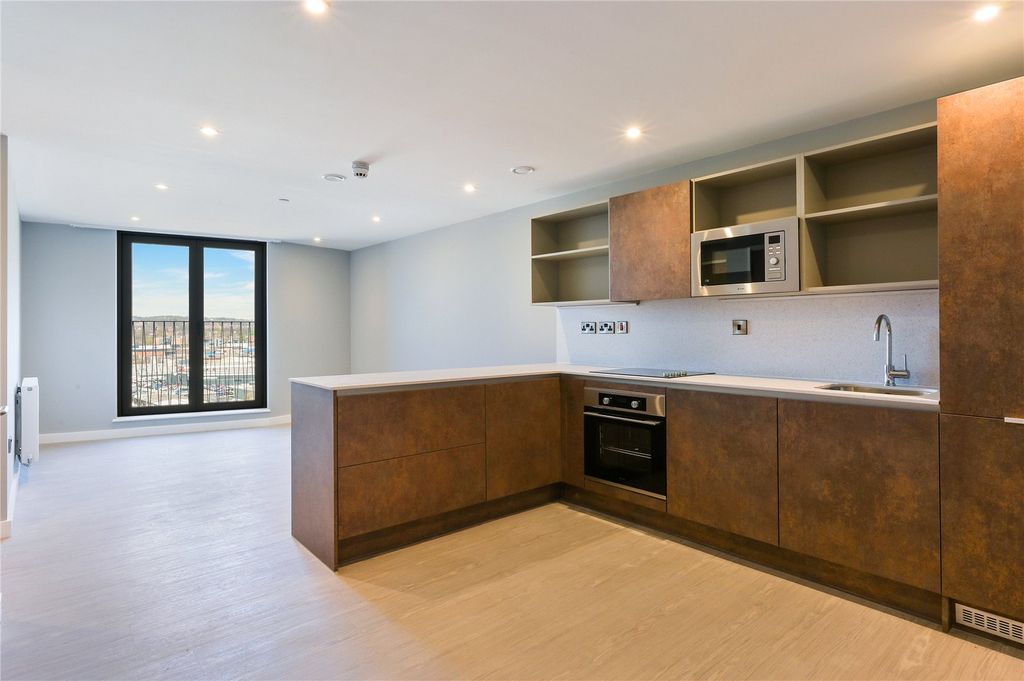 Property photo 2 of 13 Picture No. 15