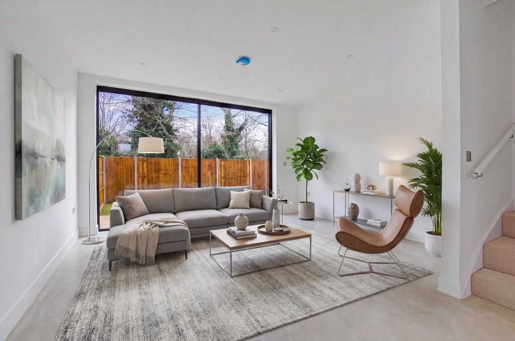 Property photo 2 of 20 Living Room