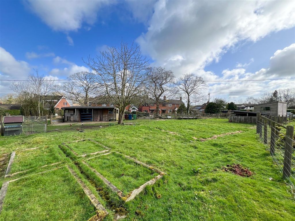 Property photo 3 of 33 Paddock