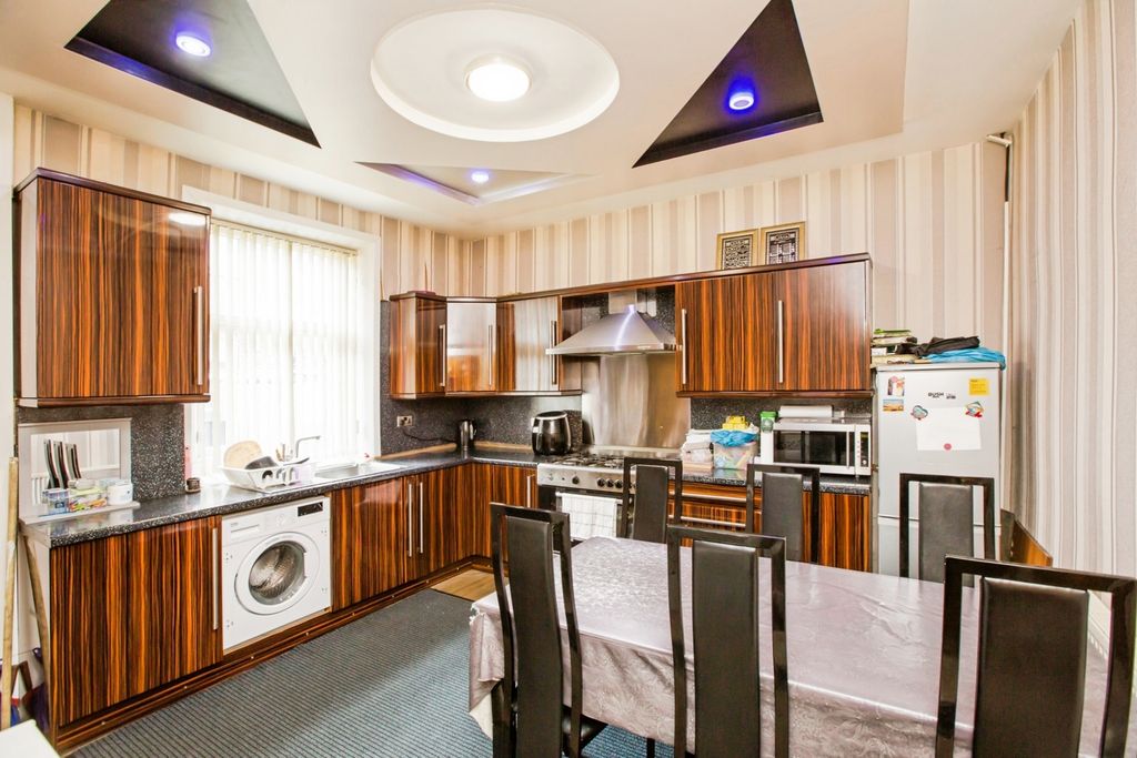 Property photo 3 of 20 Kitchen Diner