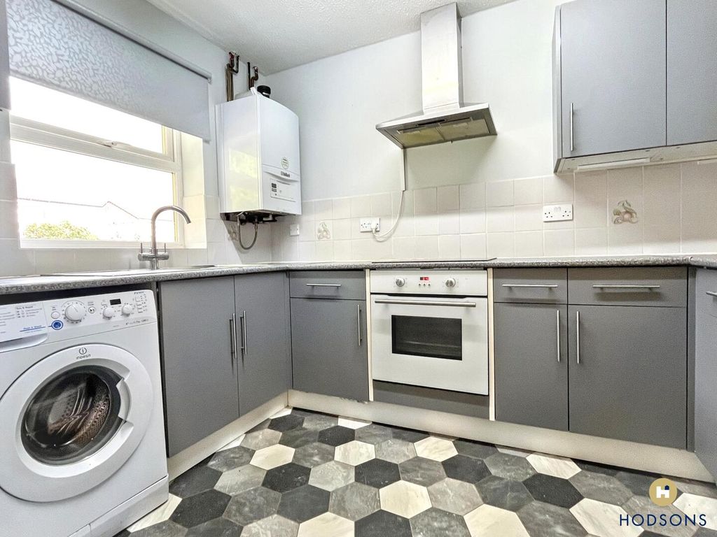 Property photo 2 of 6 Kitchen