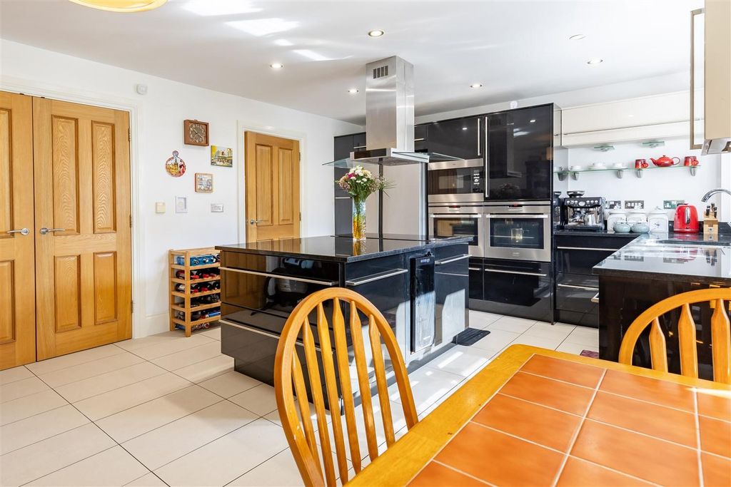 Property photo 2 of 21 1 Kings Wood (17).Jpg
