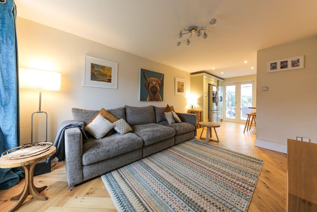 Property photo 2 of 18 Loungejpg