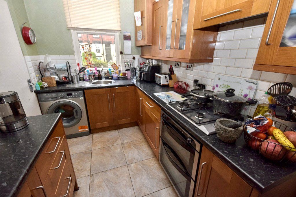 Property photo 3 of 10 Kitchen