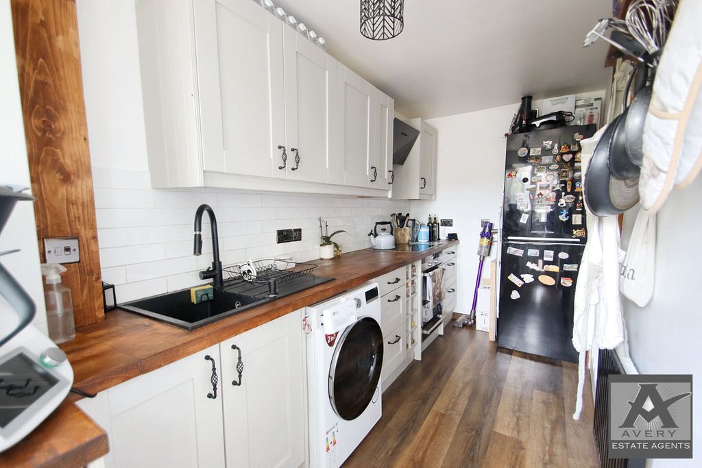 Property photo 2 of 11 Gallery