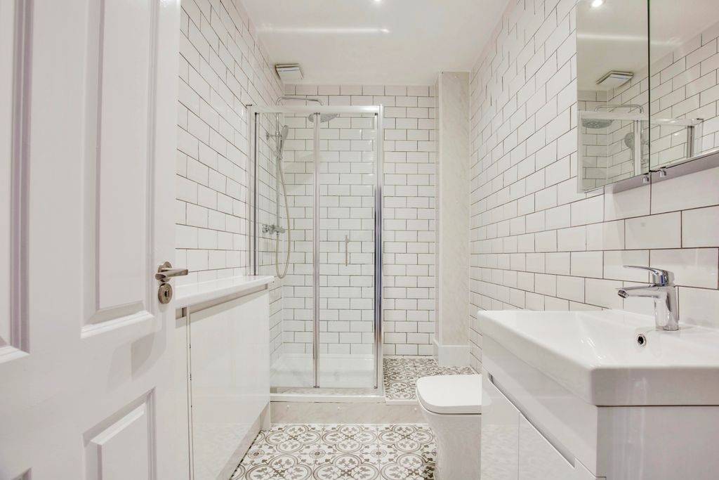 Property photo 3 of 14 Bathroom