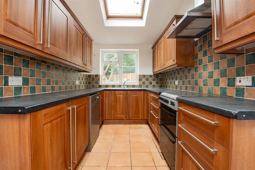 Property photo 2 of 20 107Pom_18.Jpg