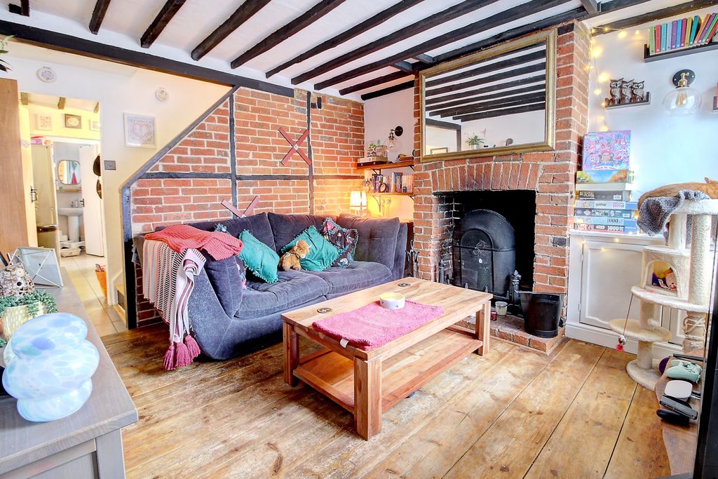 Property photo 3 of 14 Lounge