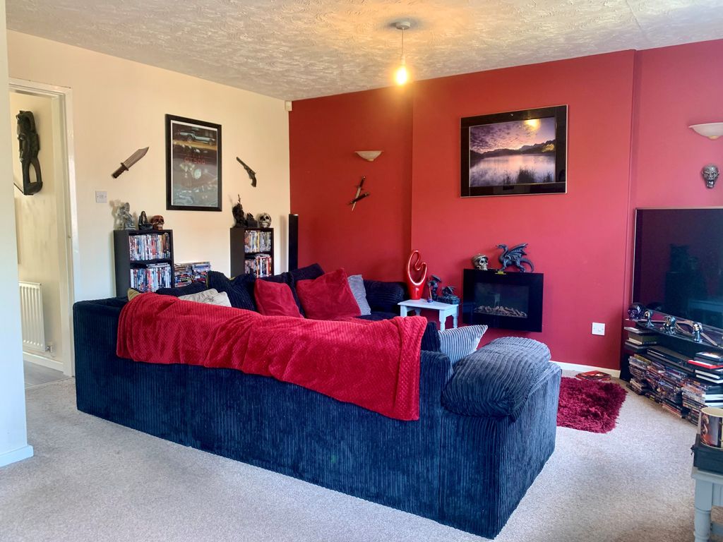 Property photo 3 of 7 Lounge