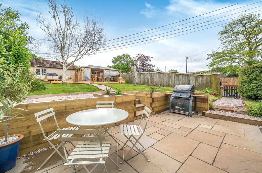 Property photo 2 of 17 Entertaining Area
