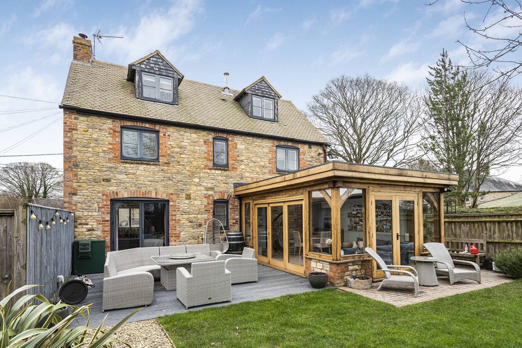 Property photo 1 of 33