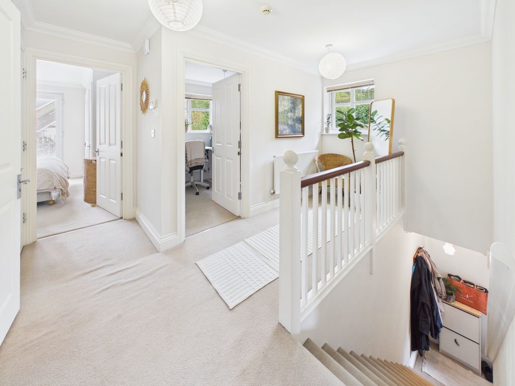 Property photo 3 of 14 Landing