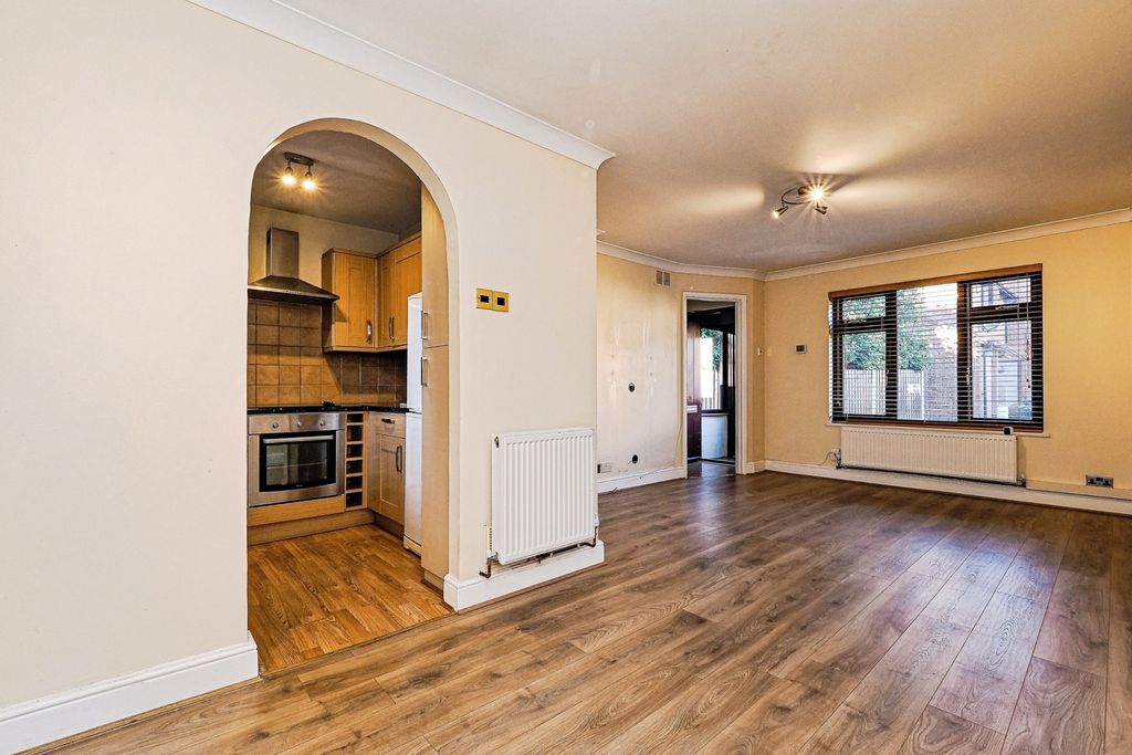 Property photo 3 of 17 Photo