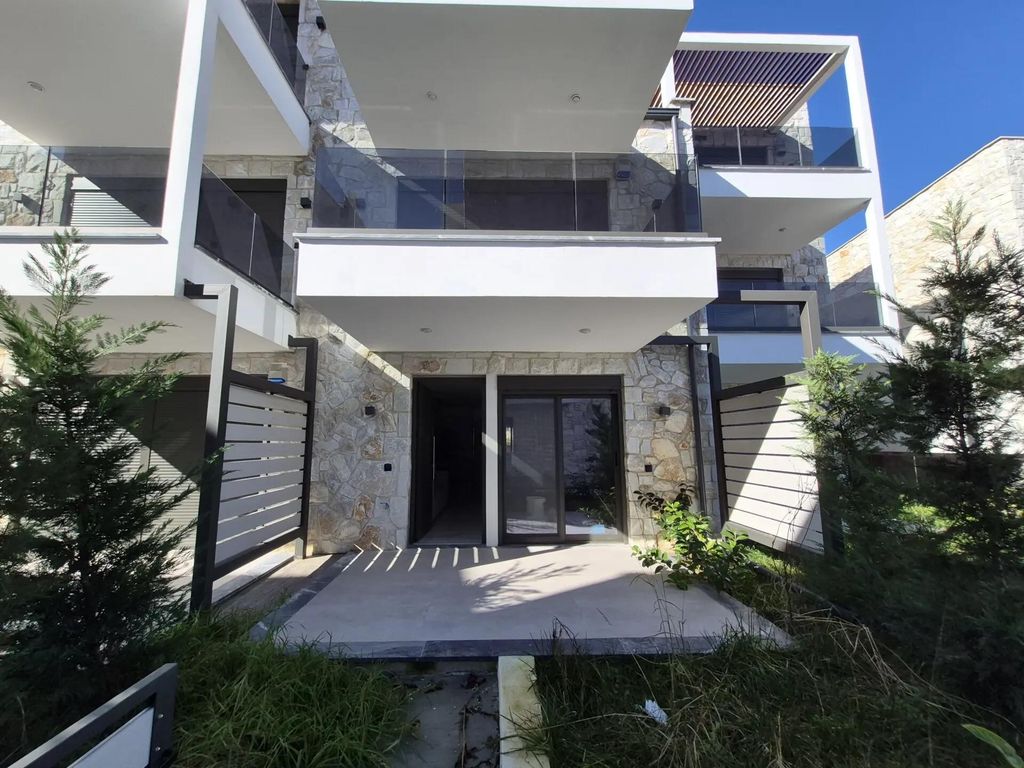 Property photo 1 of 20 For Sale – Maisonette 139 Sq.m. In Pefkochori, Halkidiki