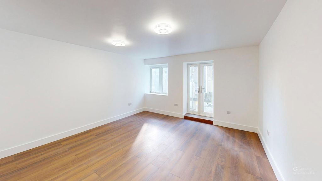Property photo 3 of 11 Image