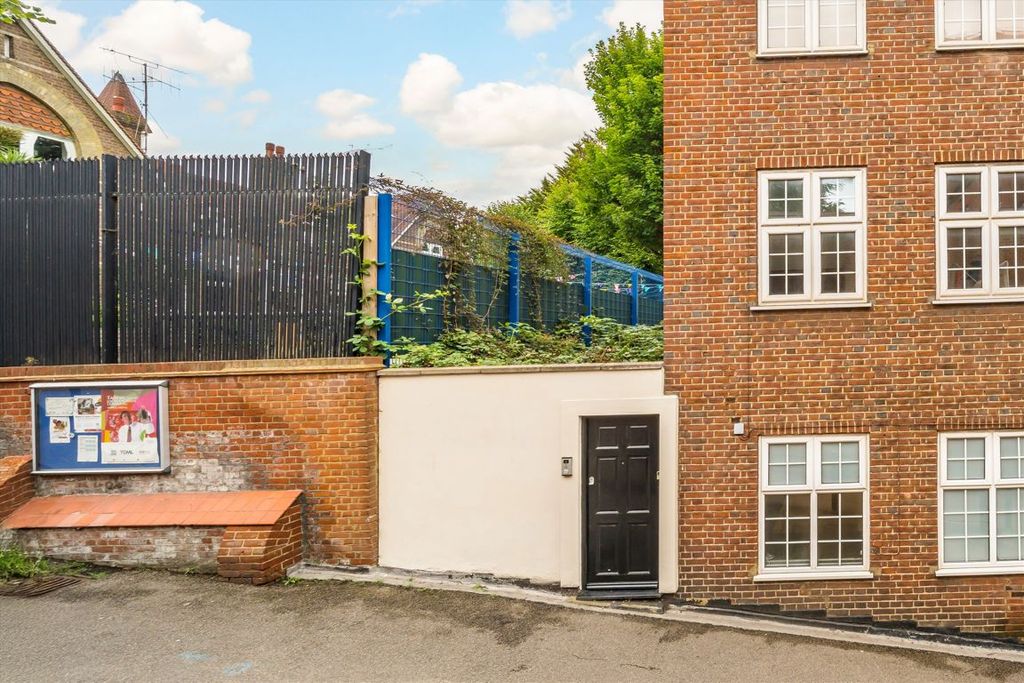 Property photo 1 of 7