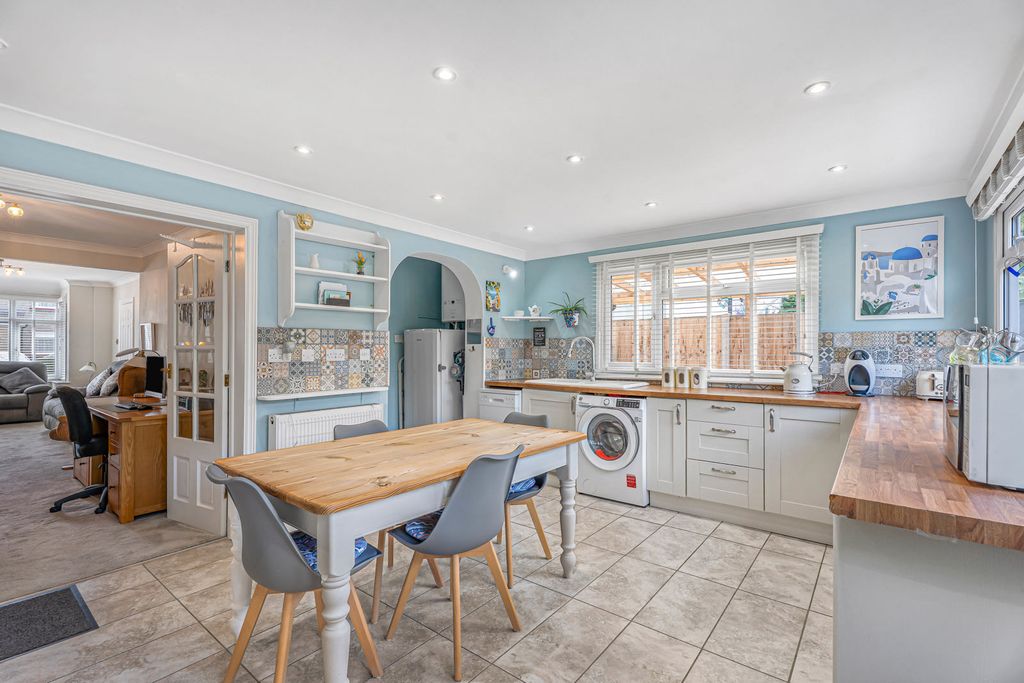 Property photo 3 of 32 Kitchen