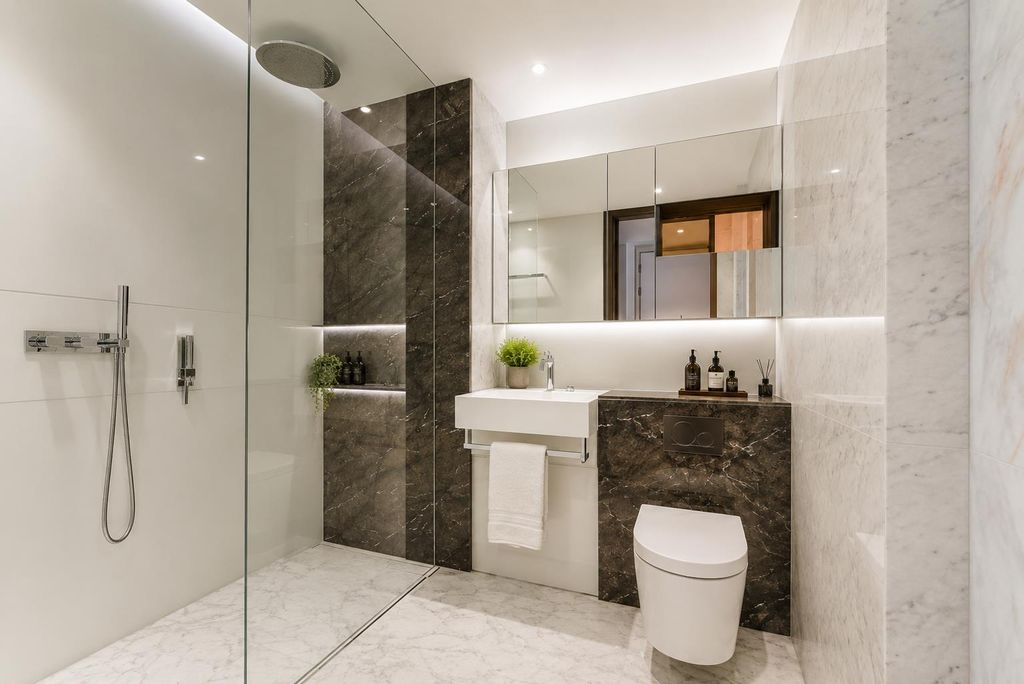 Property photo 1 of 8 Bathroom.Png
