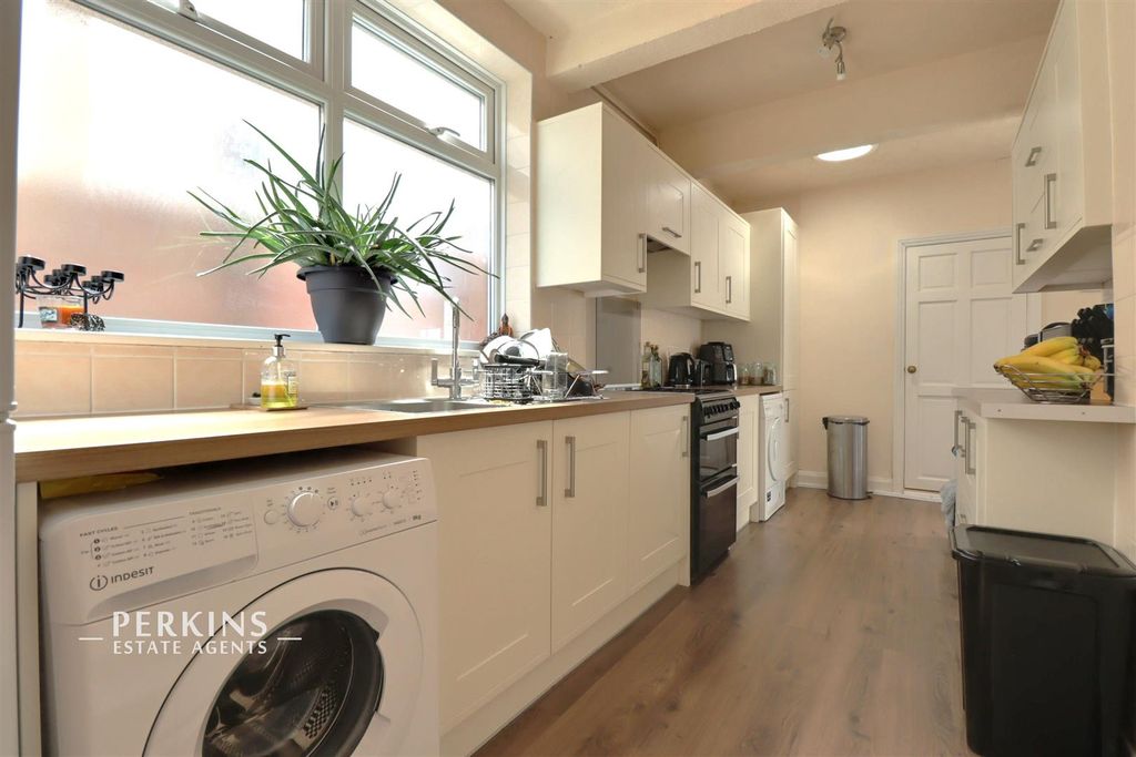 Property photo 3 of 9 Kitchen.Jpg