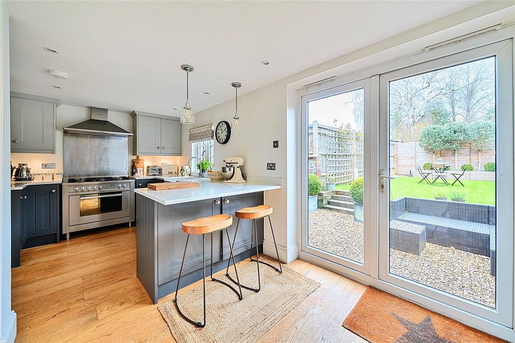 Property photo 2 of 21 Picture No. 28