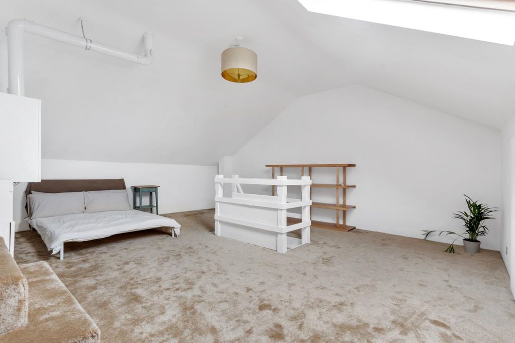 Property photo 1 of 8 2nd Bedroom