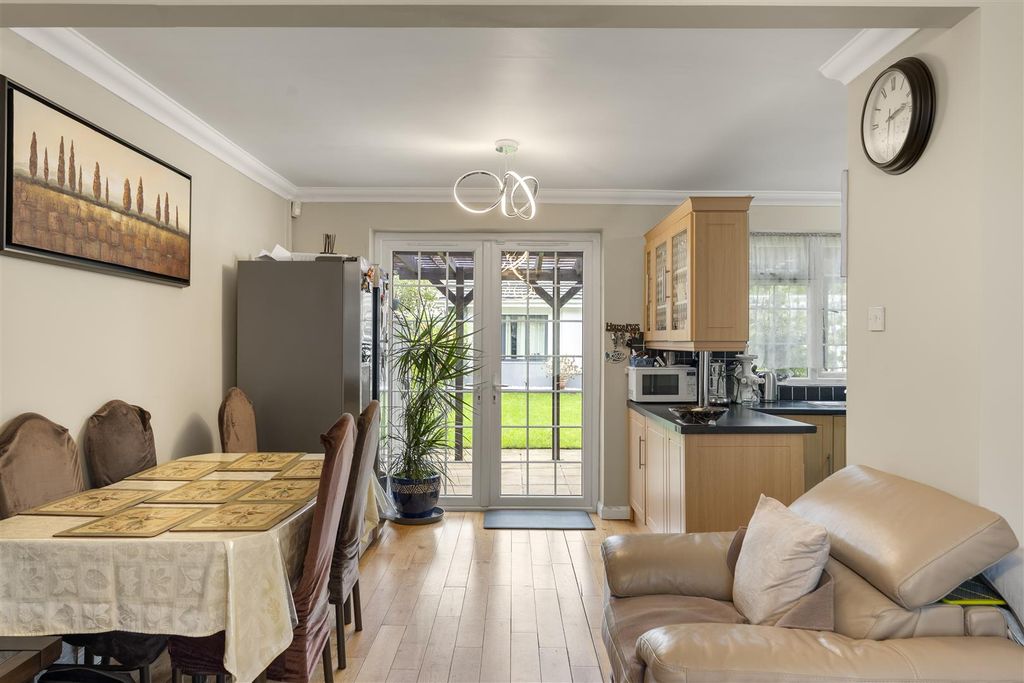 Property photo 3 of 23